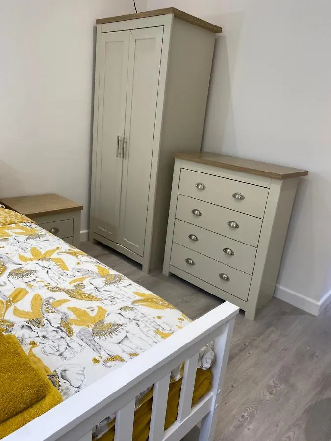 Walter Road Holiday Home Swansea - 4 Bedrooms