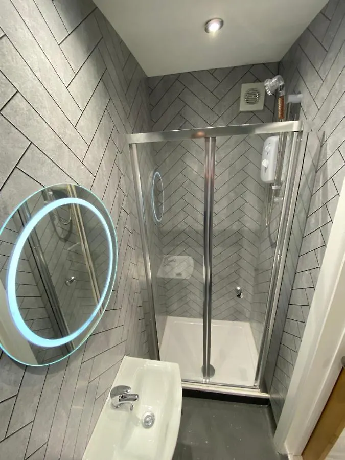 Walter Road Holiday Home Swansea - 4 Bedrooms 0*,