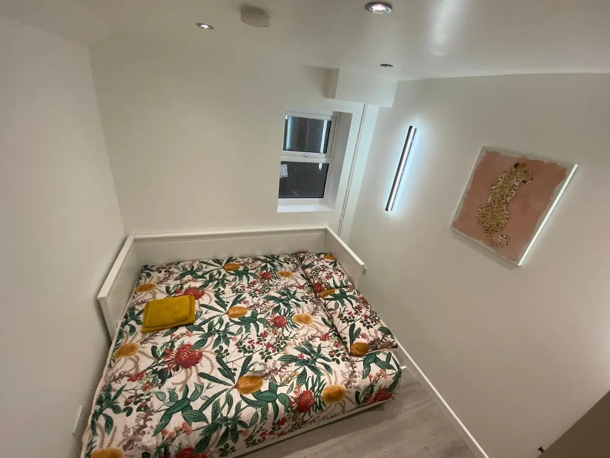 Walter Road Holiday Home Swansea - 4 Bedrooms