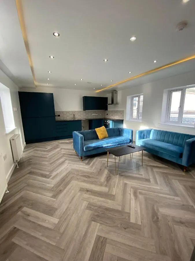 Walter Road Holiday Home Swansea - 4 Bedrooms 0*,  United Kingdom