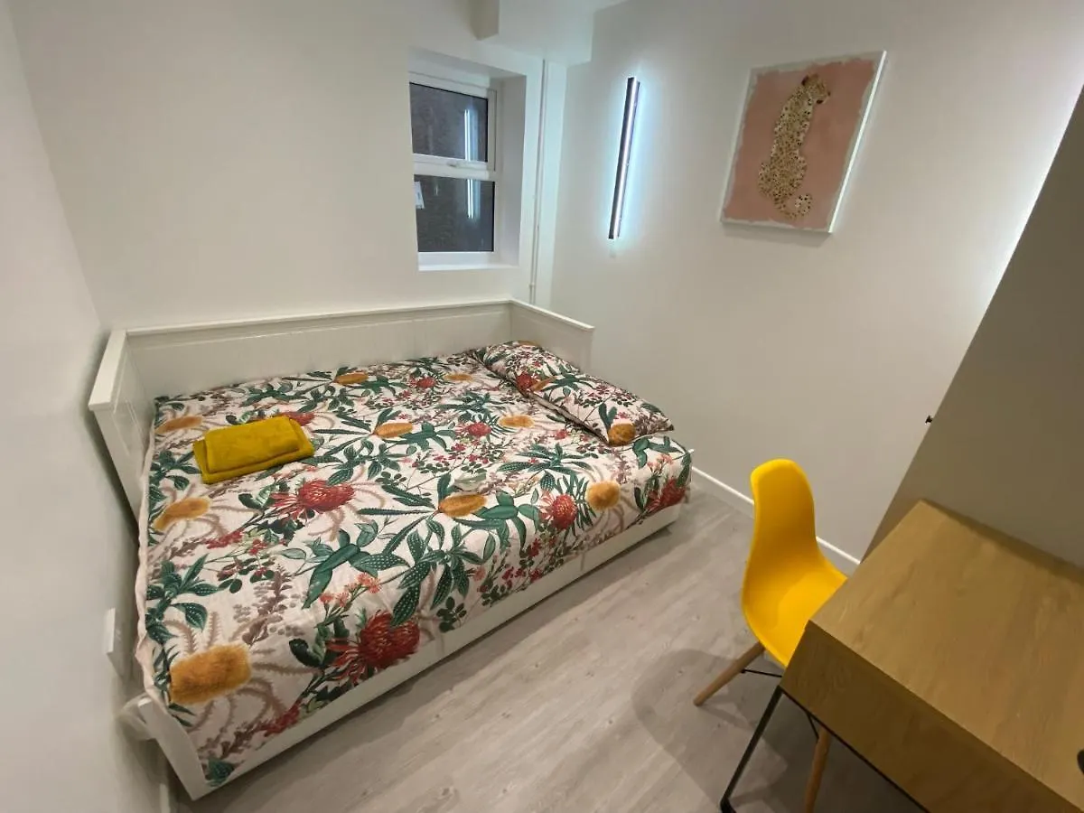 Walter Road Holiday Home Swansea - 4 Bedrooms 0*,  United Kingdom